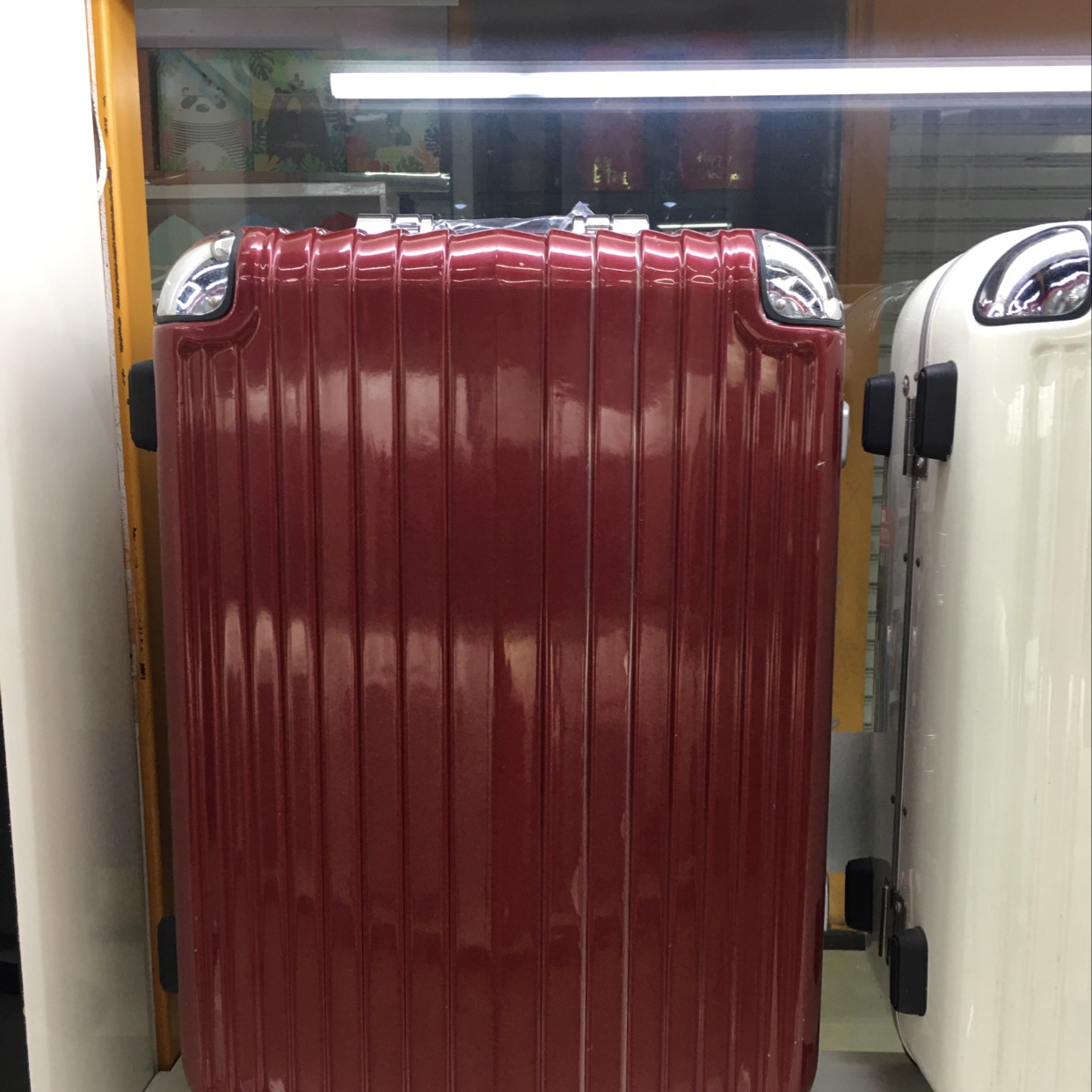 Will be 8086A 23-inch wine red thumbnail
