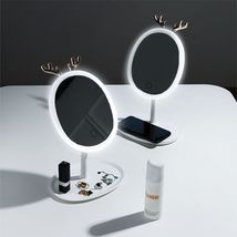 桌面led化妆镜台式带灯补光可挂首饰展示架便携随身无线充电镜子