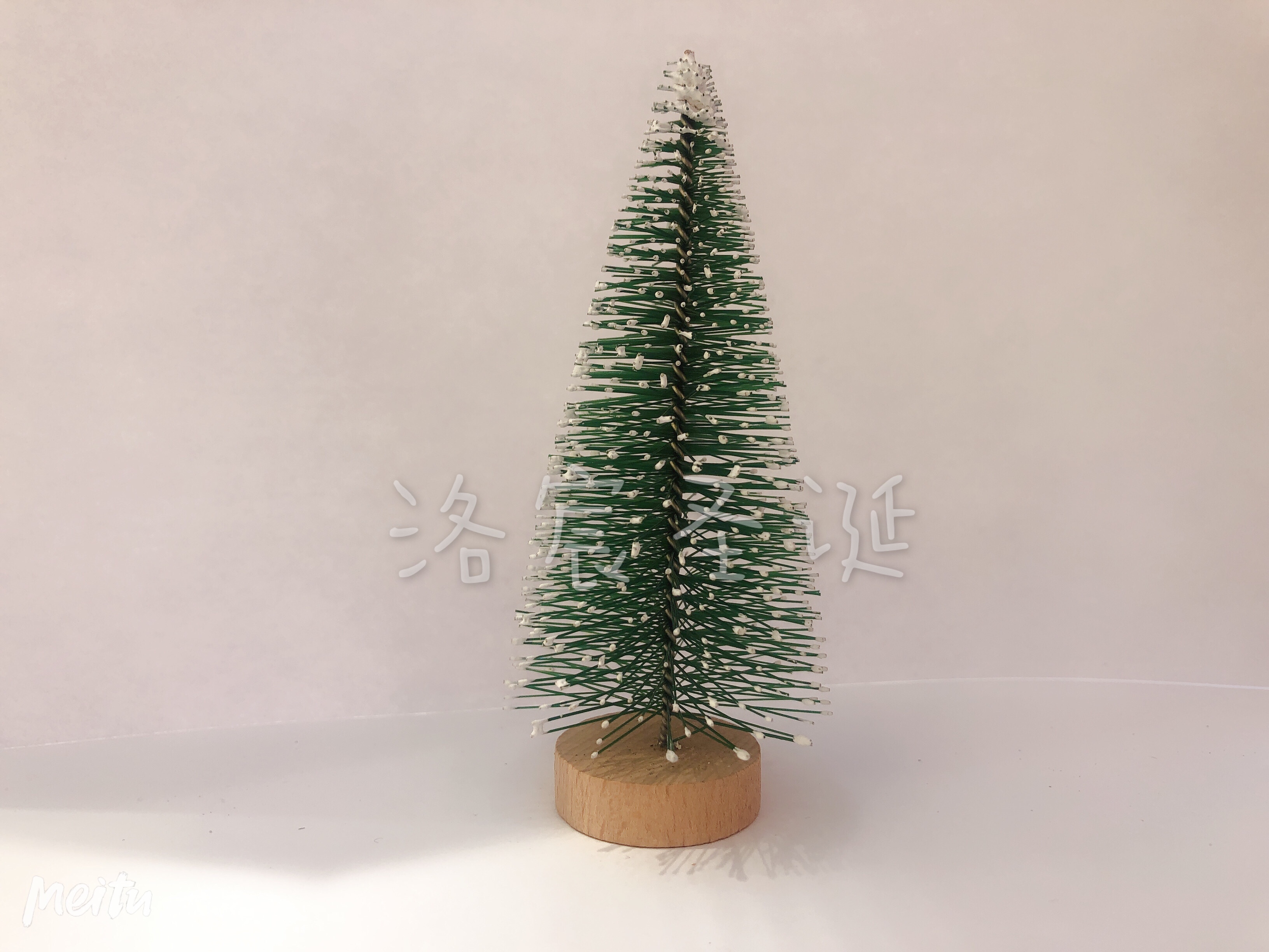 Christmas gifts: Christmas tree, small tree, pine needle tree, green factory direct sales Application Scenario