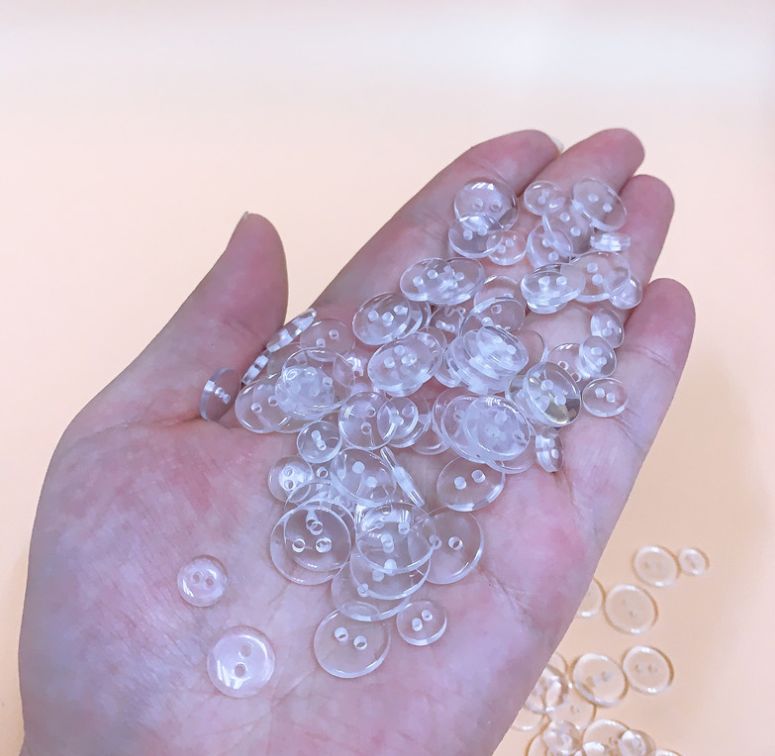 卡卡五金 7099吸塑包装纽扣（透明）1.5cm 透明两眼面包扣详情图5