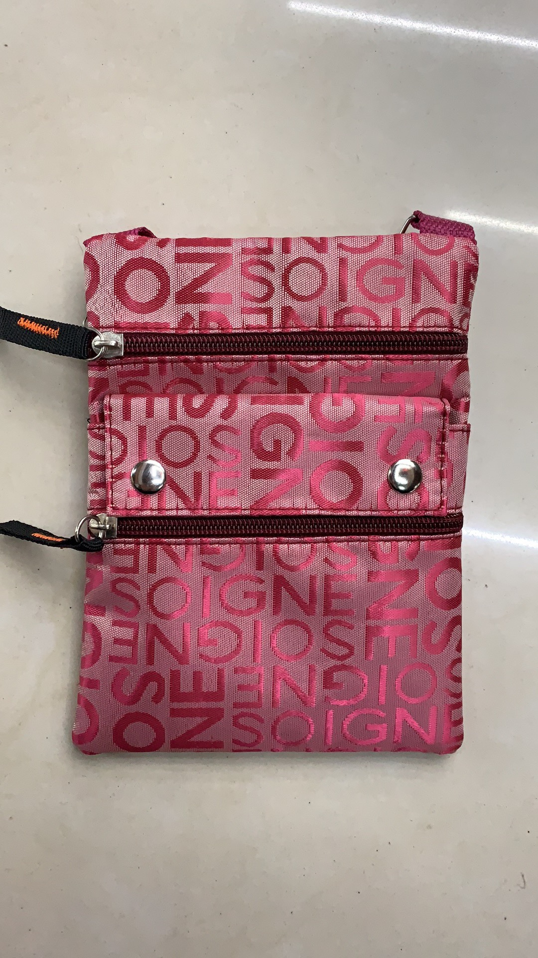 男士斜挎包实物图