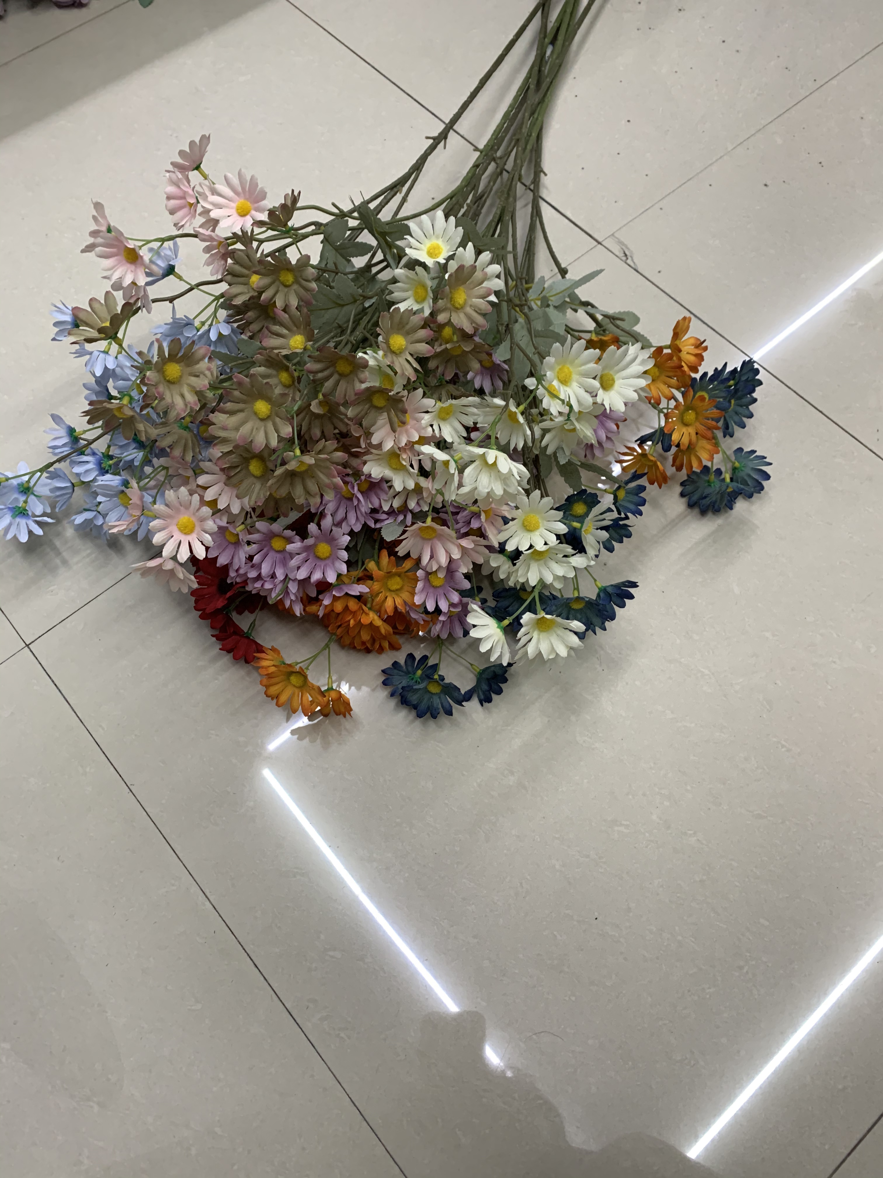 The support pole is long and small daisies Application Scenario