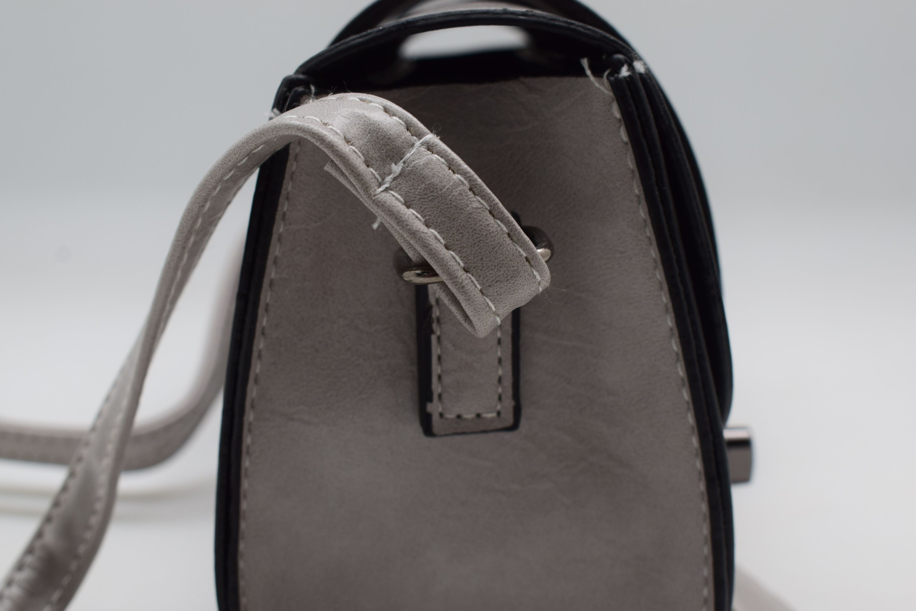 A PU shoulder bag for women detail image 2