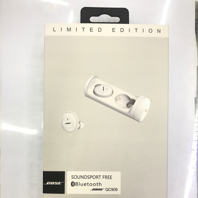 The wireless Bluetooth headphones are white