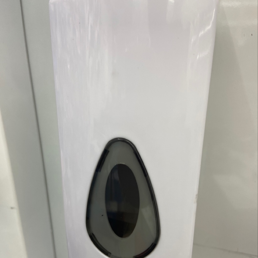 白色皂液器