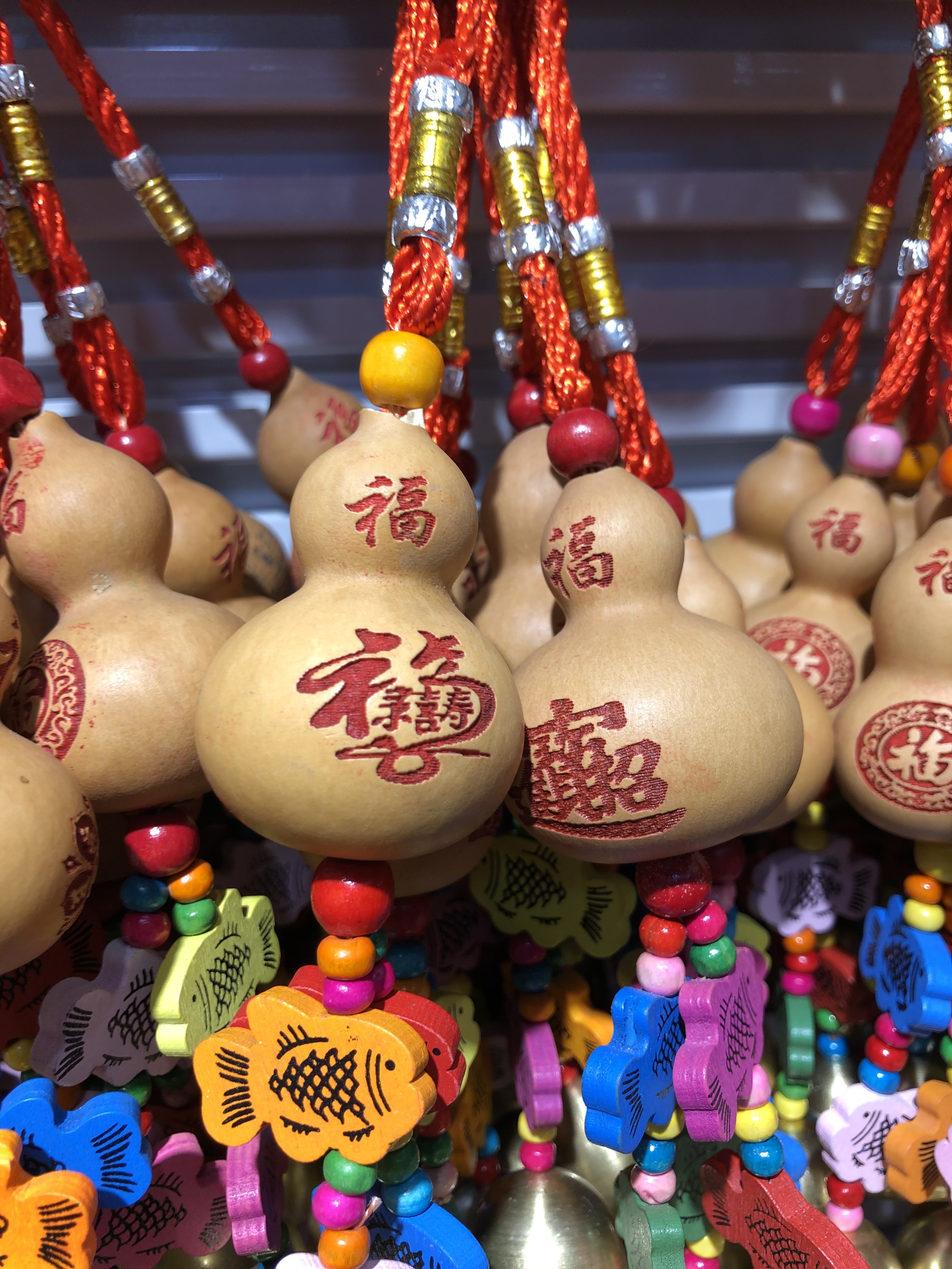 三铃雕刻葫芦风铃挂件细节图