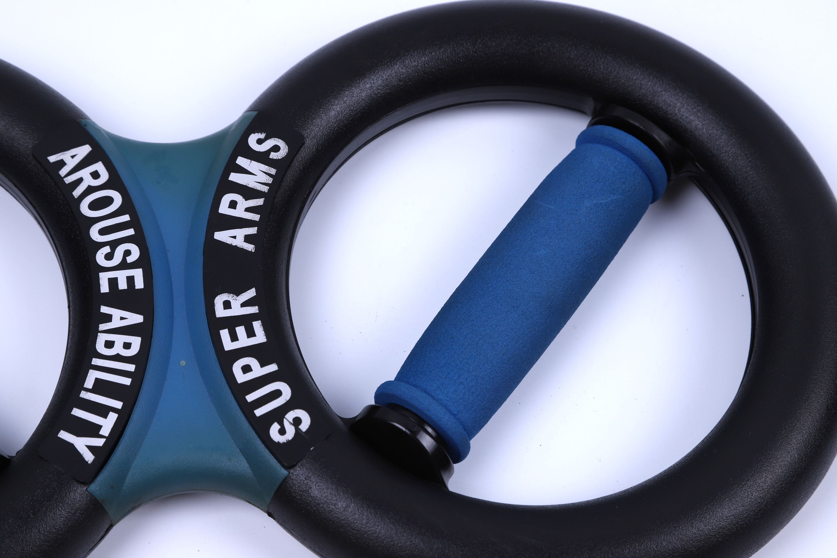 Wholesale of household fitness and sports equipment manufacturers, including eight-shaped arm strength trainers and eight-shaped grip strength trainers Application Scenario