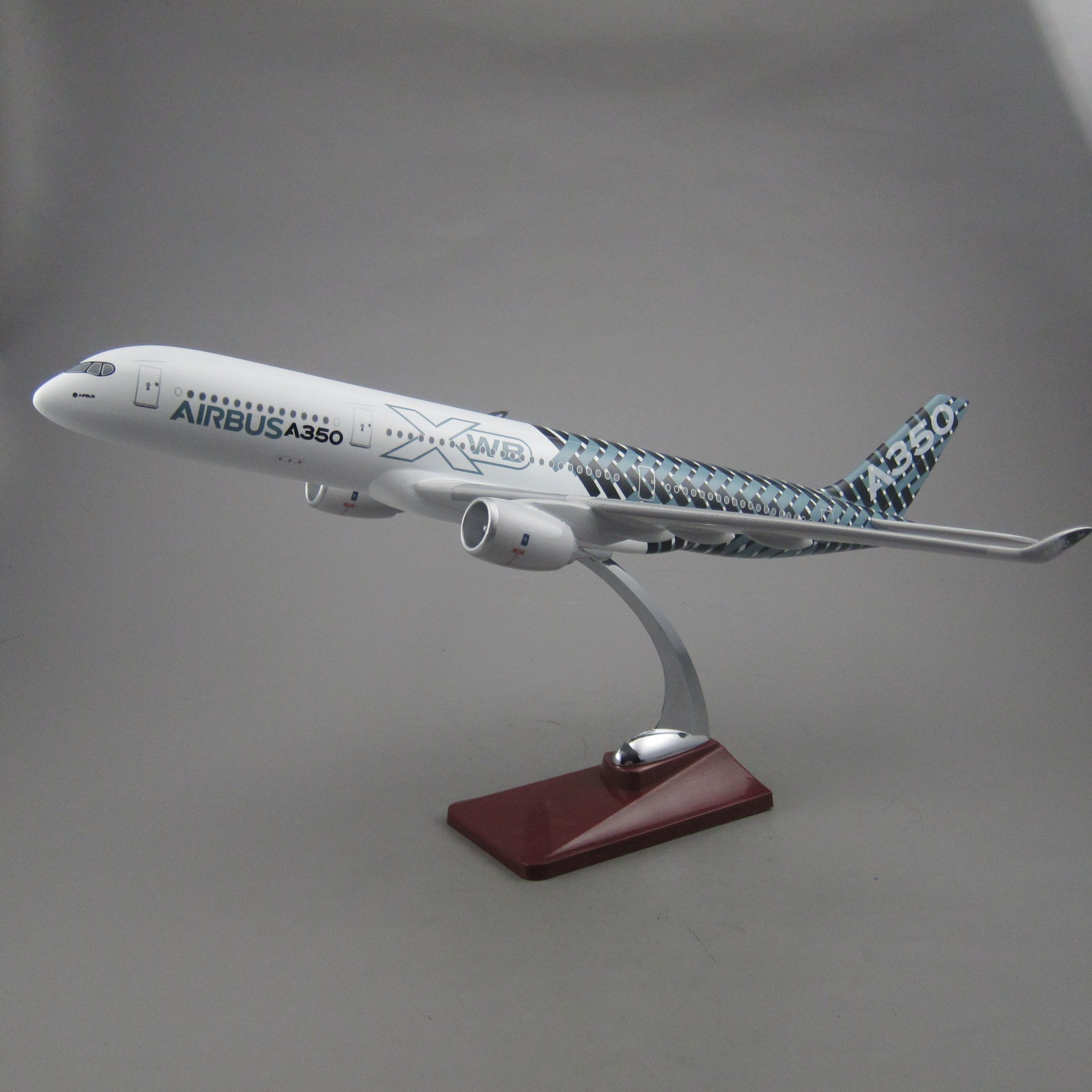 Model aircraft (47CM Airbus Carbon fiber coated A350 prototype) synthetic resin model aircraft
