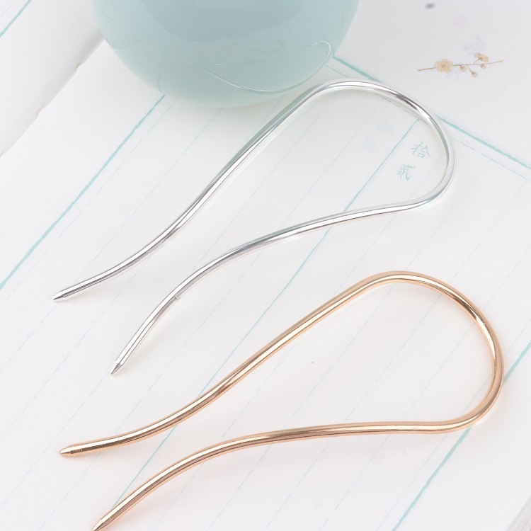 Color-preserving pure copper large U-shaped hairpin hand-wrapped flower ancient-style headwear accessory Application Scenario