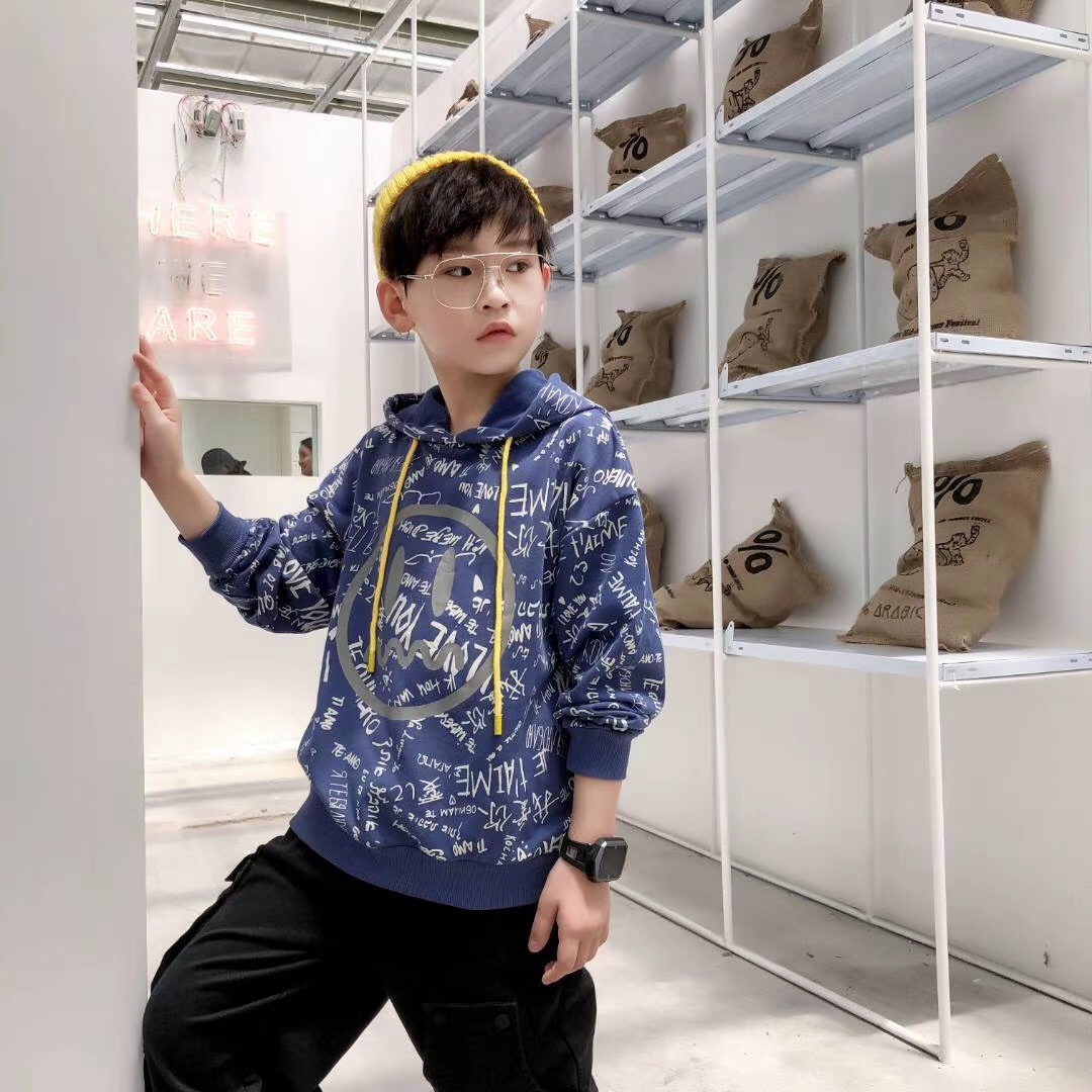 字母卫衣产品图