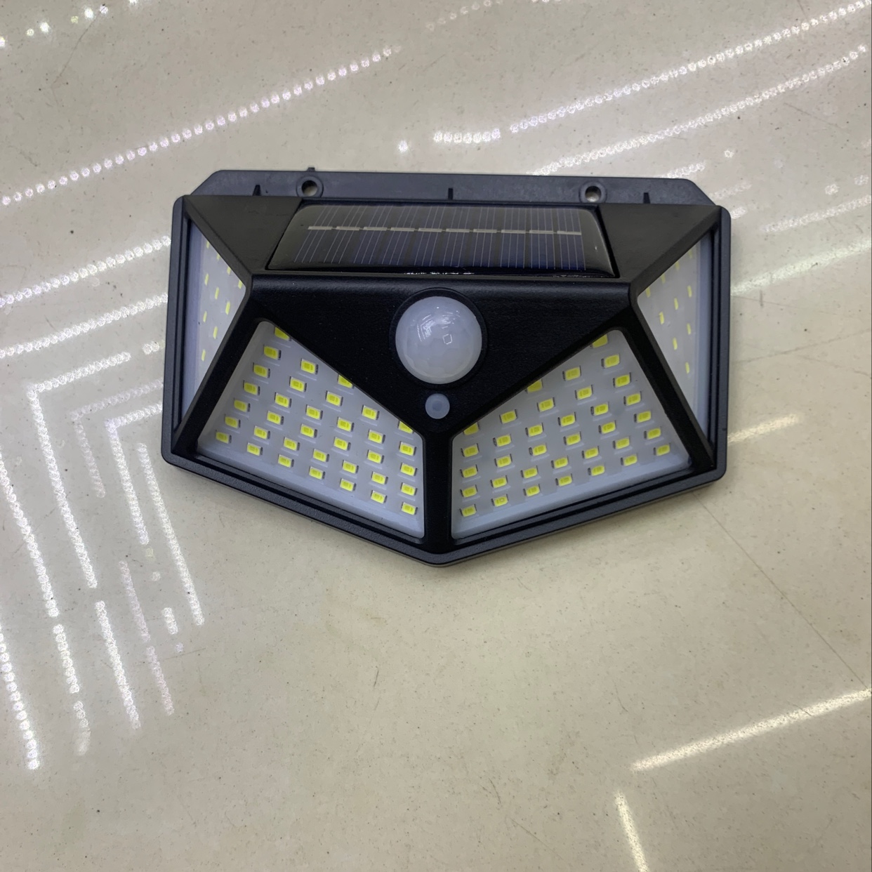 太阳能太阳板灯声控