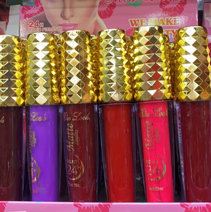 Non-stick lip gloss