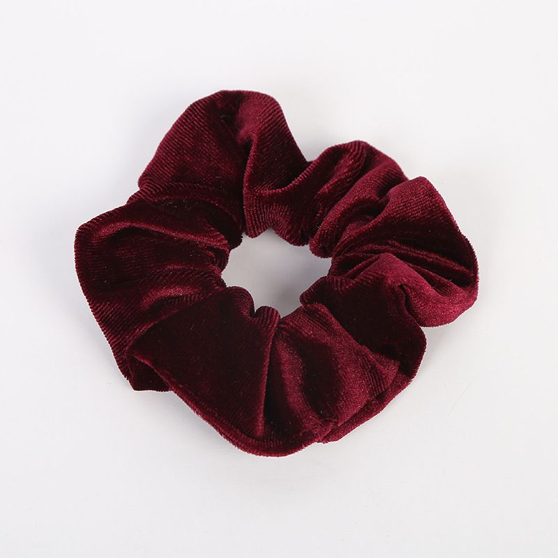 Wholesale of new Korean-style large updo velvet hair bands, 11-color European and American women's hair ties, and street stall mom headwear Application Scenario