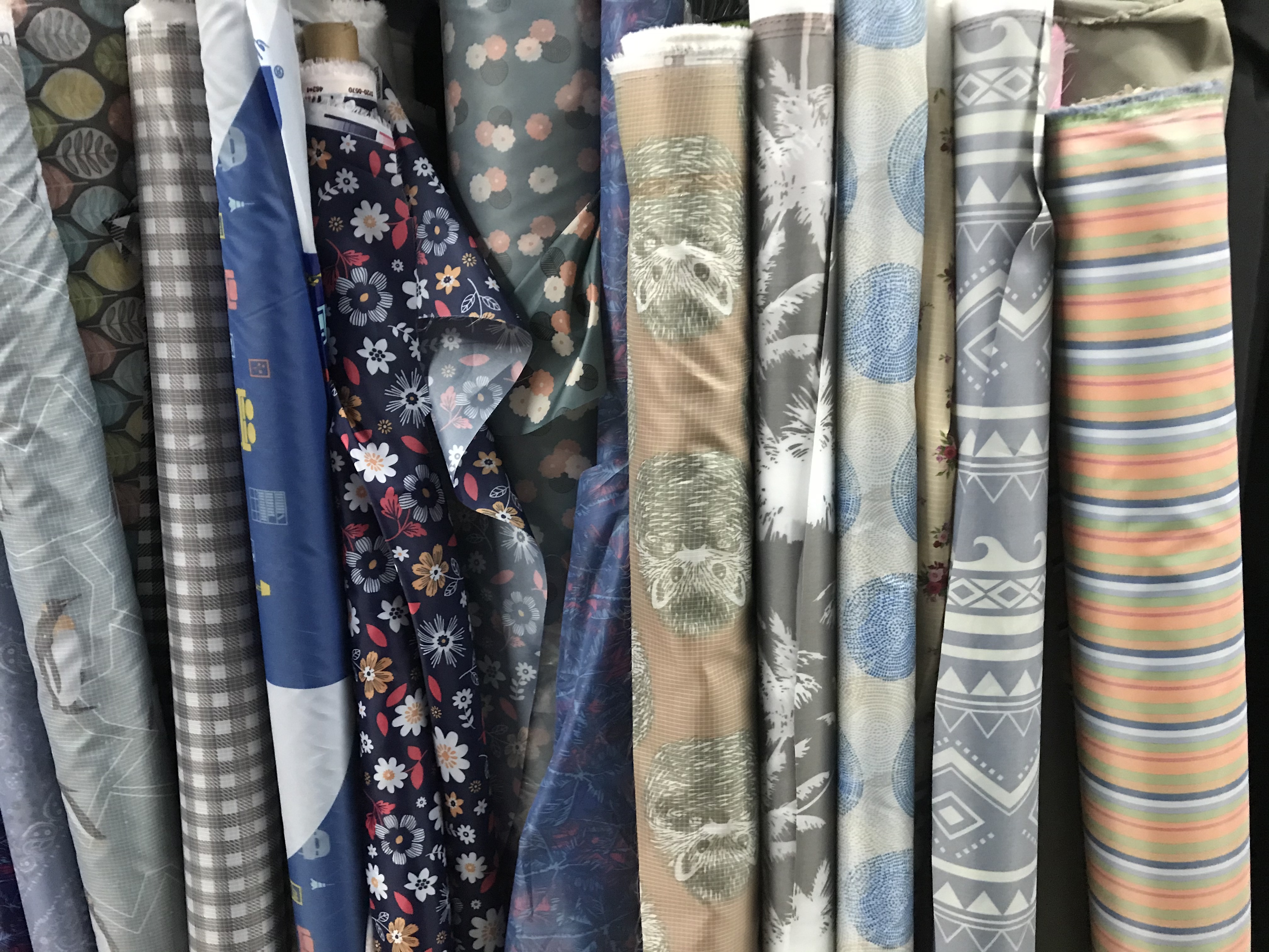 Popular patterns of 190T and 210D printed fabric shopping bags and cotton quilt bags in various specifications details Picture