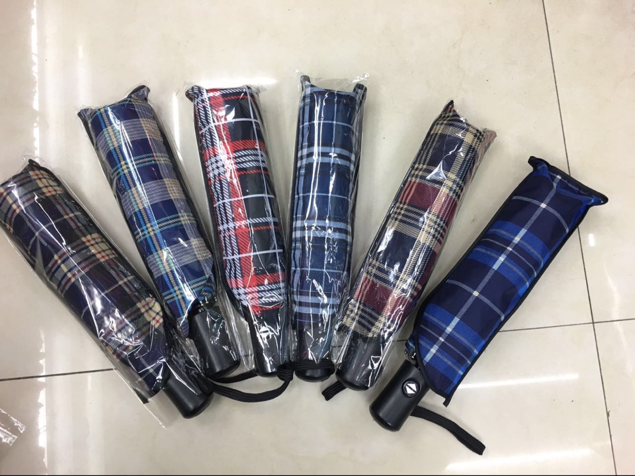 New three-fold fully automatic lattice umbrella with self-opening and self-closing function