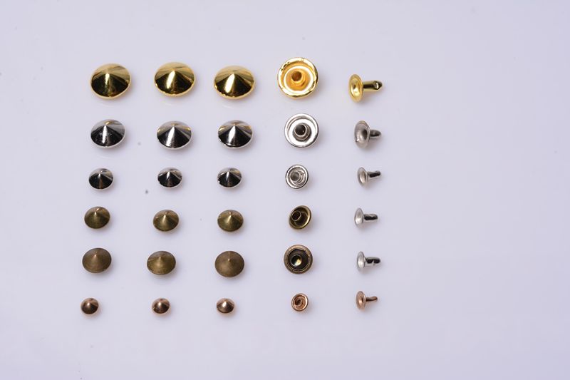 We supply various types of air hole rivet caps, four-piece fasteners, etc