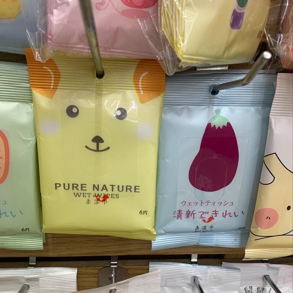 6 cartoon wet wipes with cute characters are convenient and quick to carry. They are a must-have for traveling Specification image