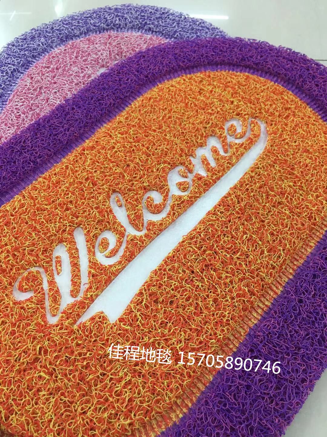 New medium-thick oval brushed two-color Welcome mat, two-color English floor mat, brushed door mat, PVC household mat, wire ring, foot mat, anti-slip mat, outdoor mat, scratch mat. Good product quality, 38*58CM