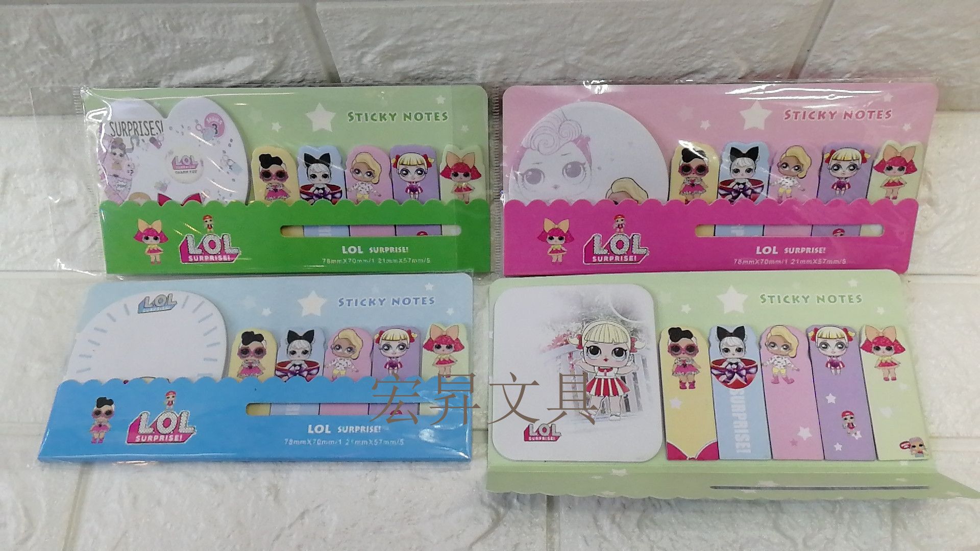 Cartoon sticky notes folded in half, creative sticky notes stuck freely, shaped sticky notes stuck multiple times N times details Picture