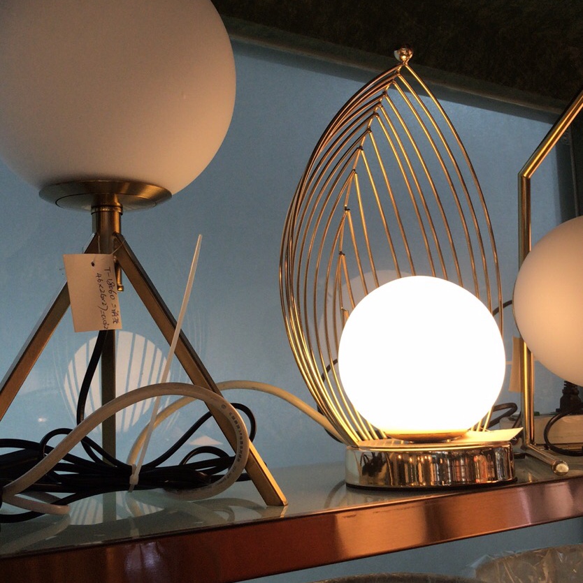 Hongxuan Nordic Glass Table Lamp 3202 details Picture