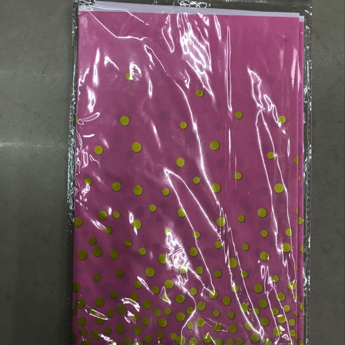粉底金小圆点桌布