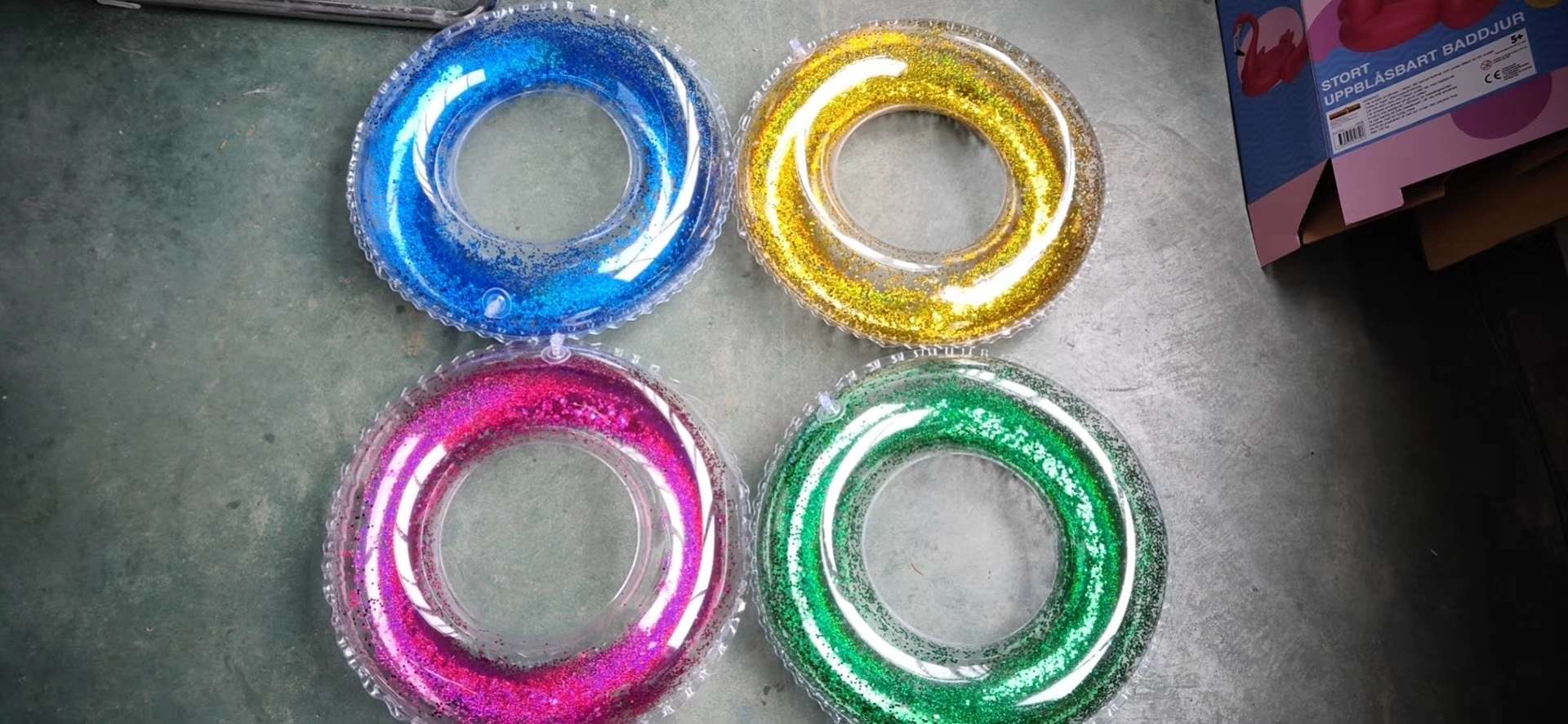 Inflatable sequined swimming ring, 70 cm