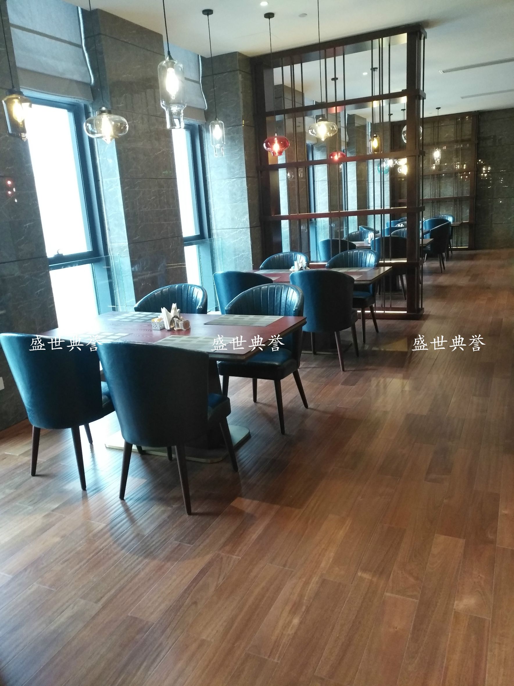 上海星级酒店宾馆早餐桌椅假日酒店实木桌度假酒店金属仿木椅子详情图12
