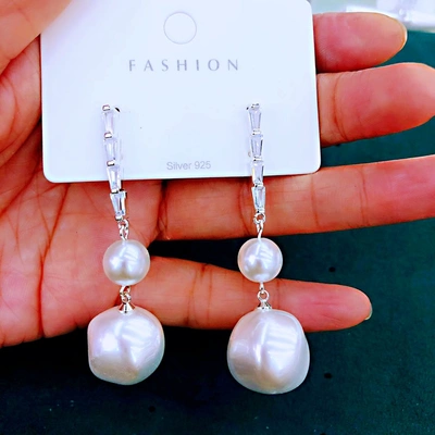 Highlighted irregular pearl earrings with a series of wechat business inlaid earrings on the wedding dress thumbnail