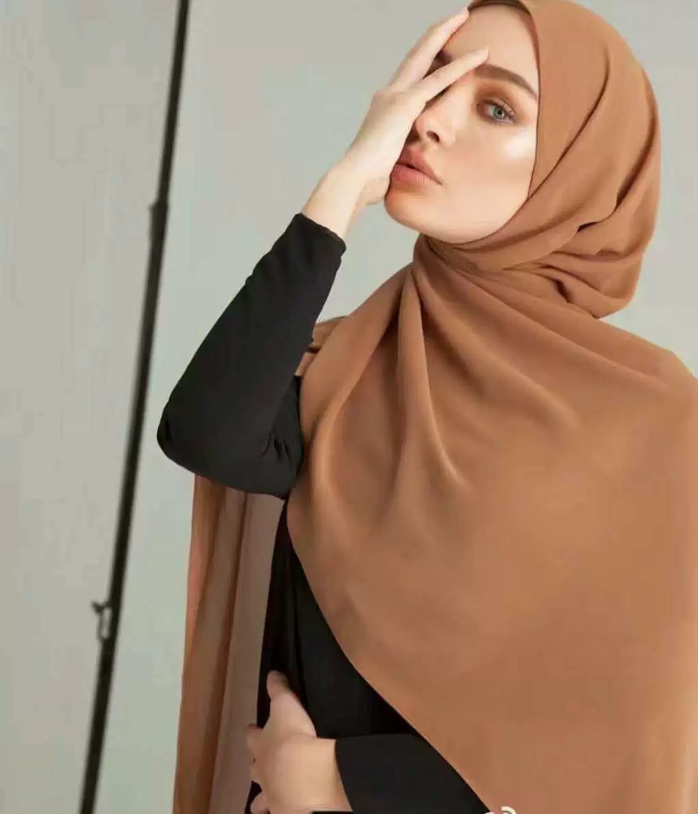 Pearl Chiffon Silk Scarf Small Square Scarf Lady Silk Scarf Spring Summer New Winter Fashion Trend Comfortable Explosion Korean Version Simple Retro Small Fresh And Generous Ladies Scarf Application Scenario