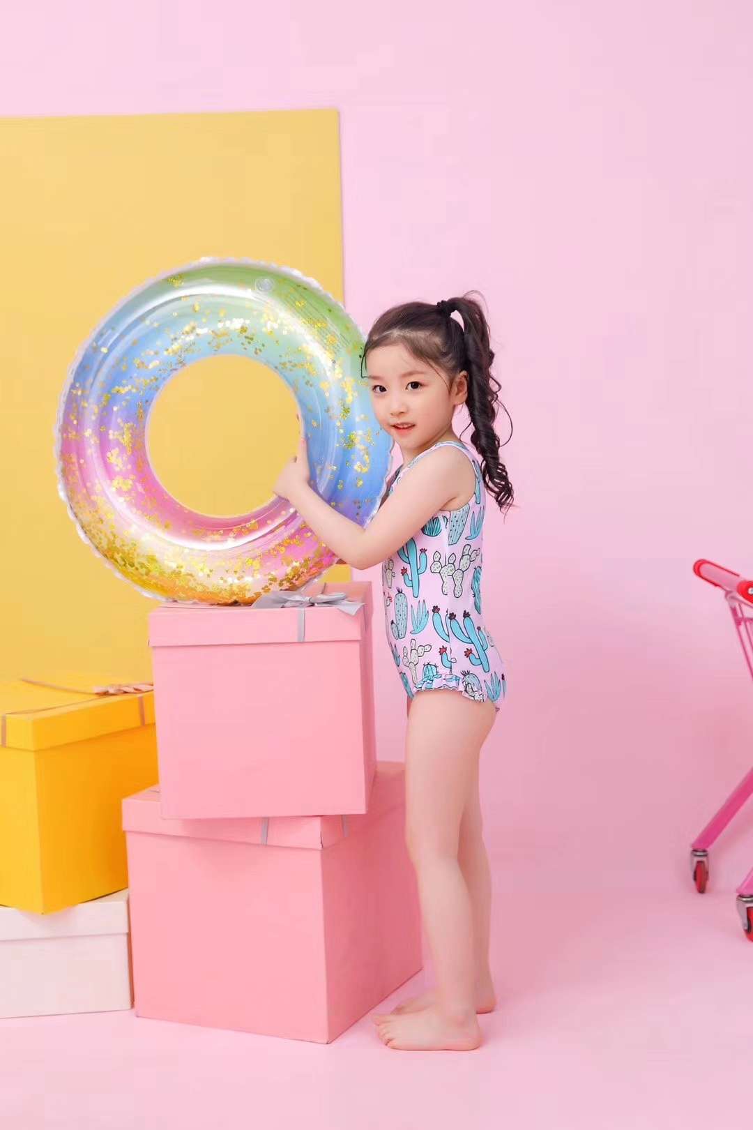 80 cm rainbow two-piece swimming rings, wholesale of swimming rings and water products