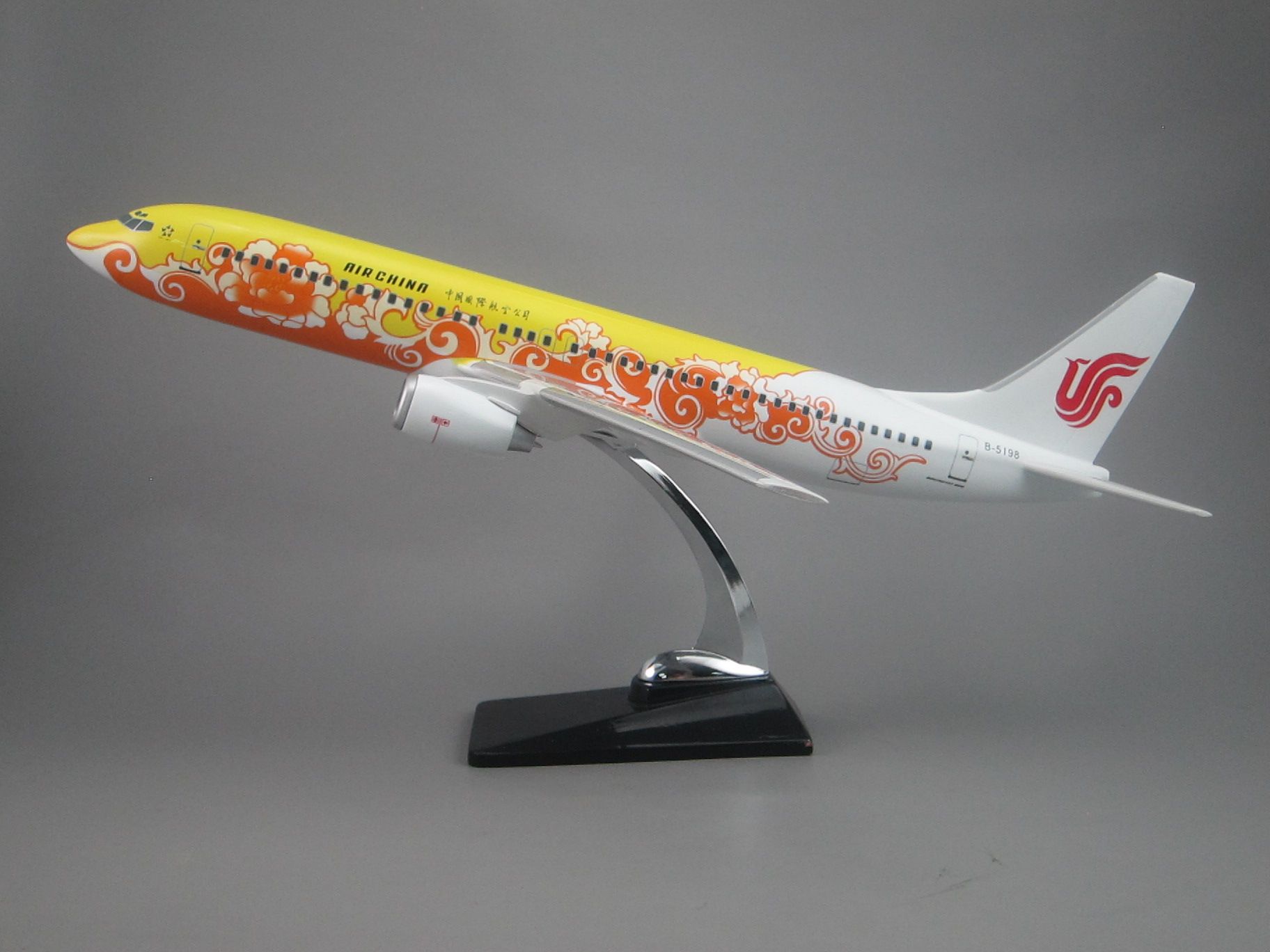 Aircraft model (47CM Air China B737 Yellow Peony painting) synthetic resin aircraft model full figure