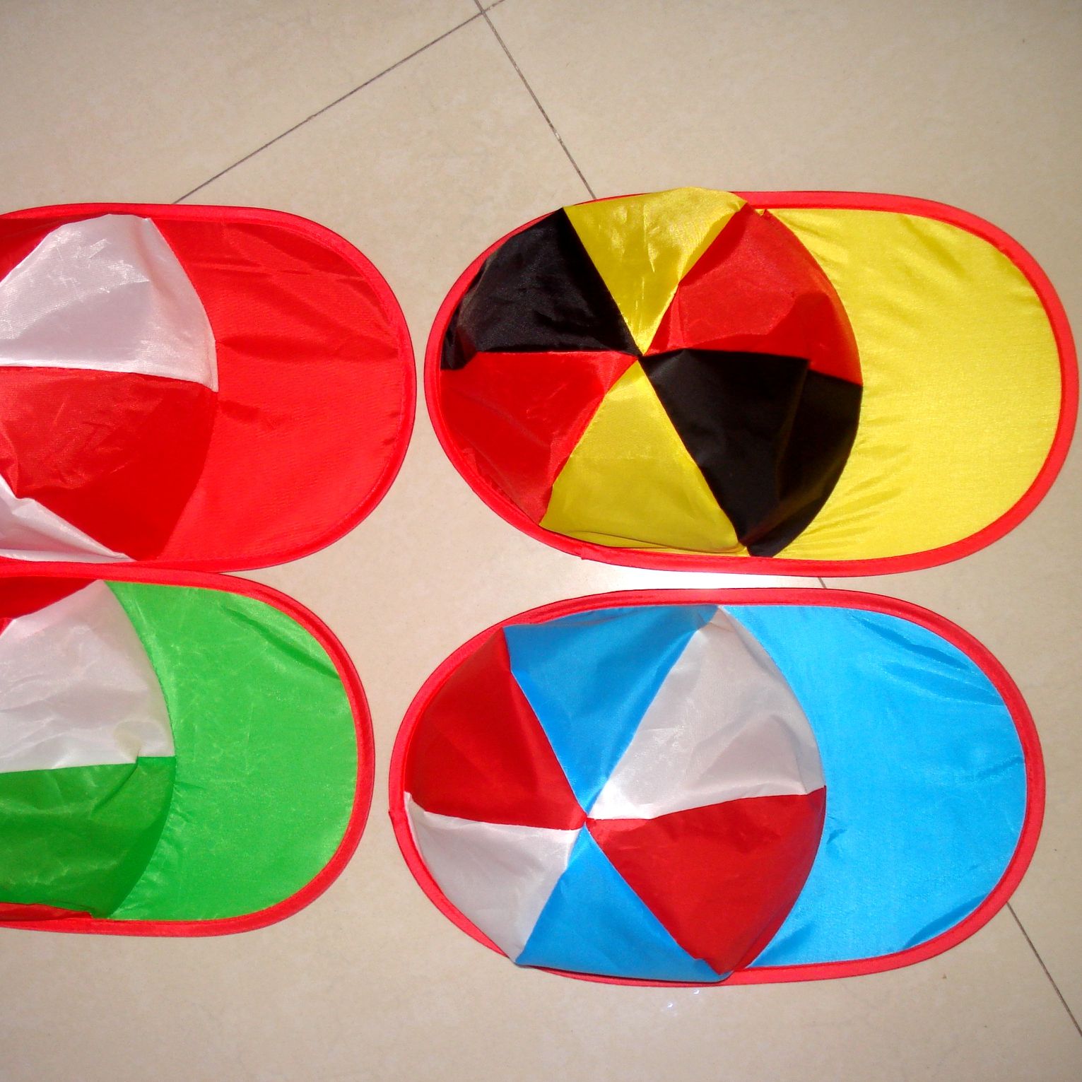 The polyester fabric foldable baseball cap can be made in the national flag color