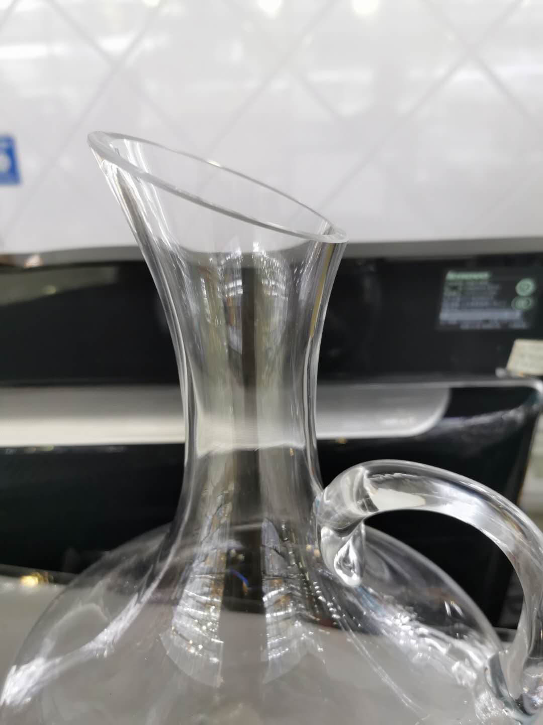 1800ml European-style wine decanter, home glass wine personalized and creative wine dispenser detail image 2