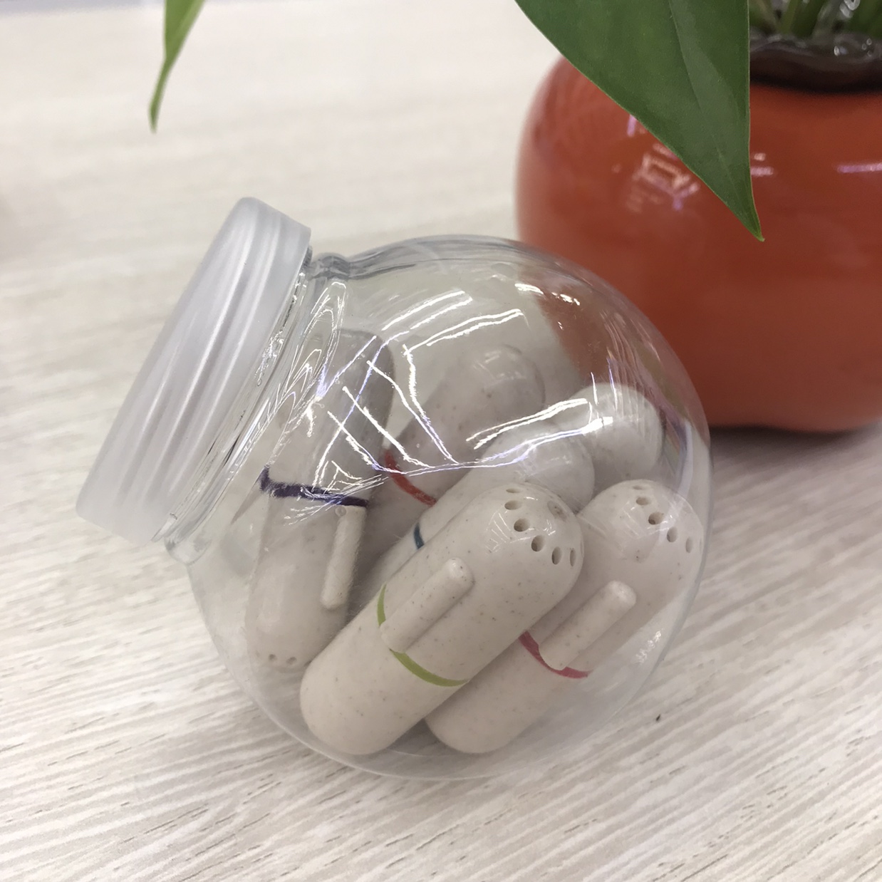 Wheat straw color green material pill shape fluorescent pen jar