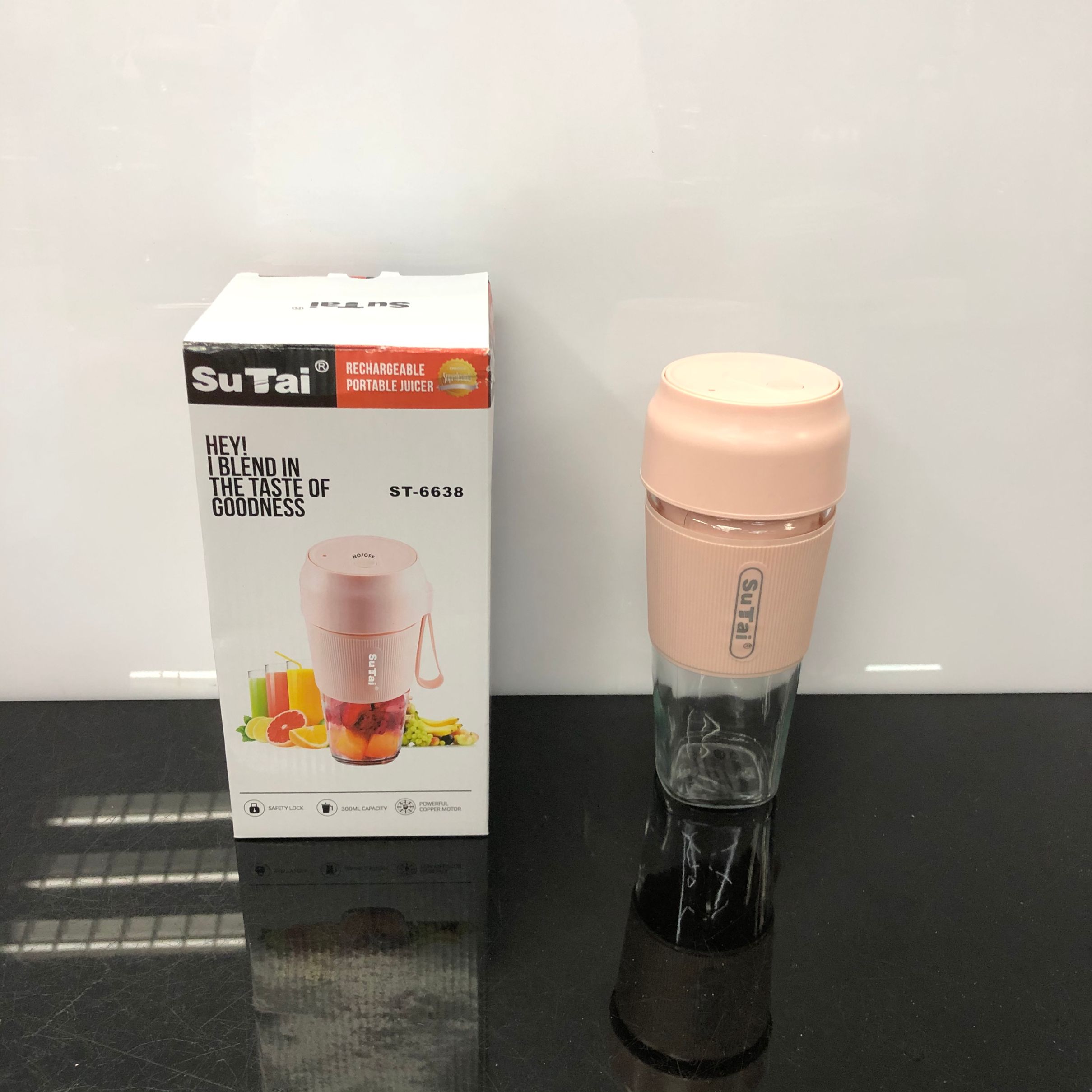 Portable juicer for office workers thumbnail