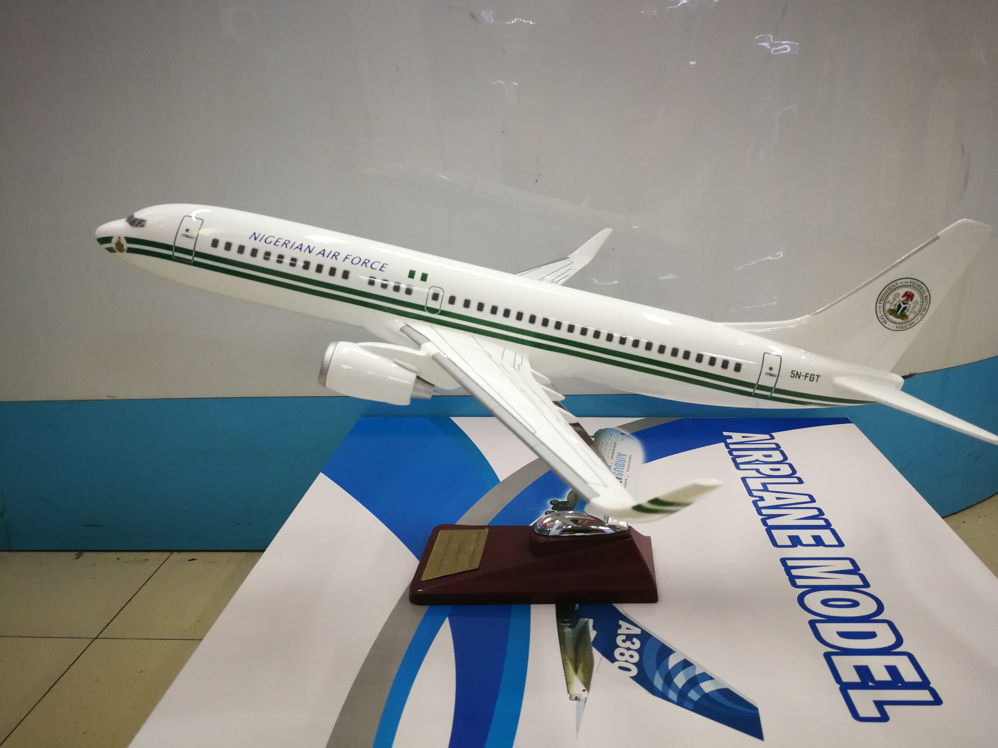 Model aircraft (47CM Nigerian Presidential Plane B737) synthetic resin model aircraft full figure