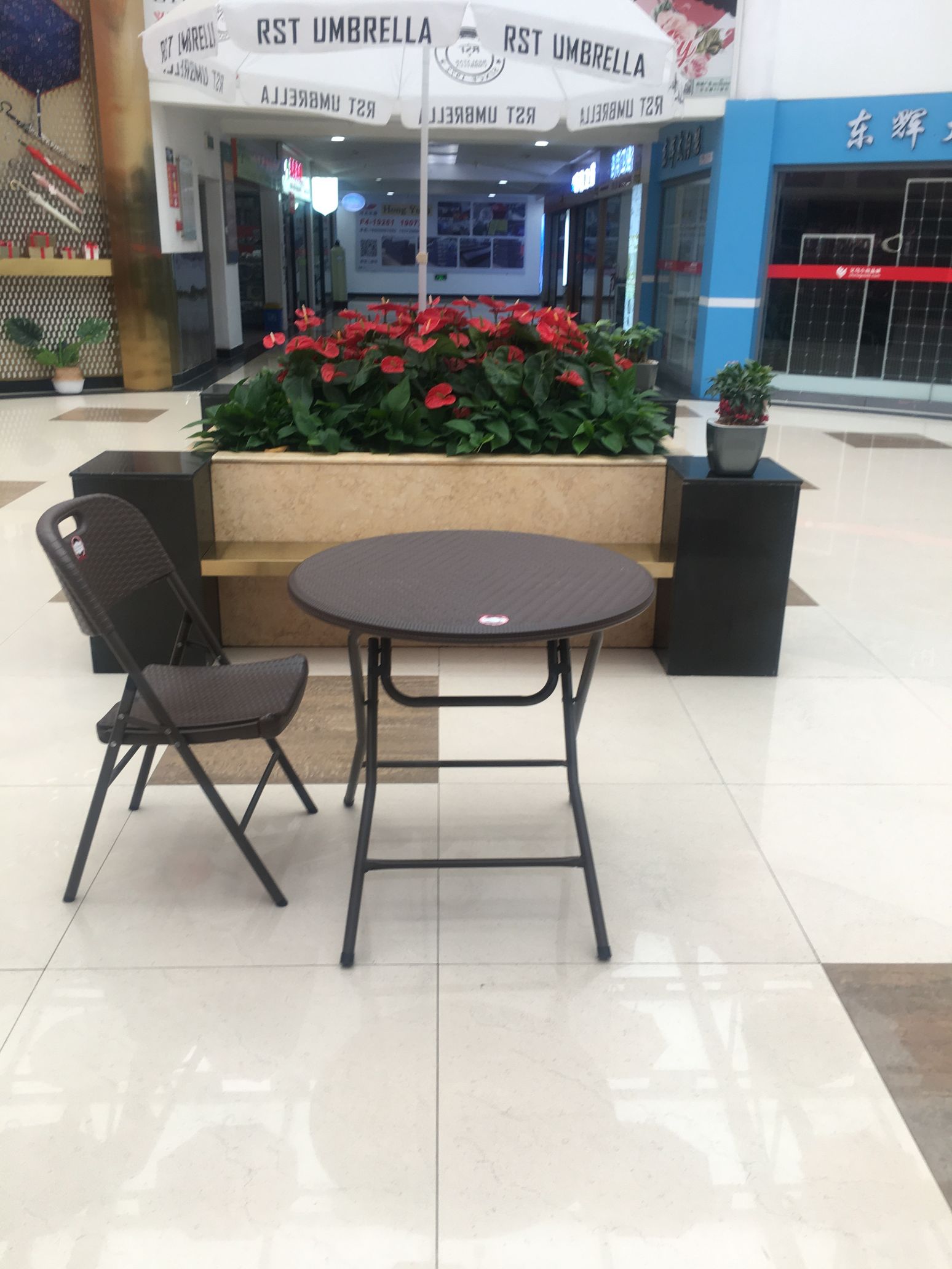 Folding portable rattan chair combines outdoor patio balconies with leisure and simple tables and chairs