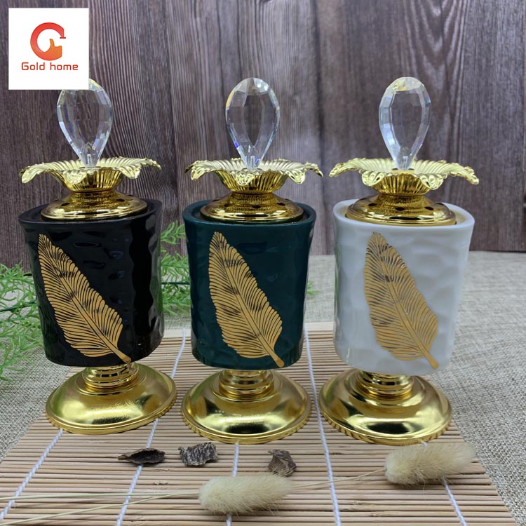 独特的陶瓷莲花香炉和装饰用香炉