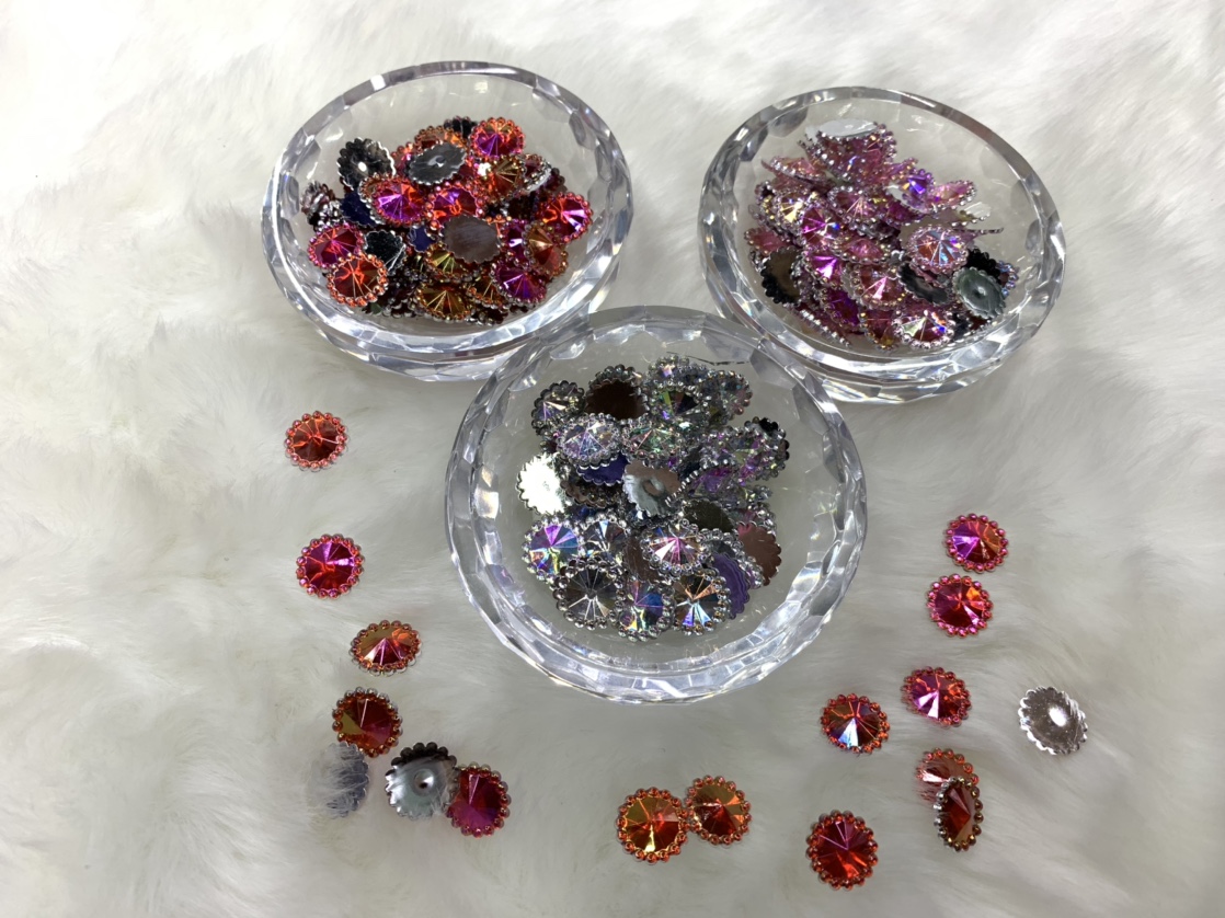 12 flat-bottomed satellite flowers: AB Color: Red AB: Blue AB: White AB: Purple AB: etc. Packaging: 2000pcs Unit price: Package