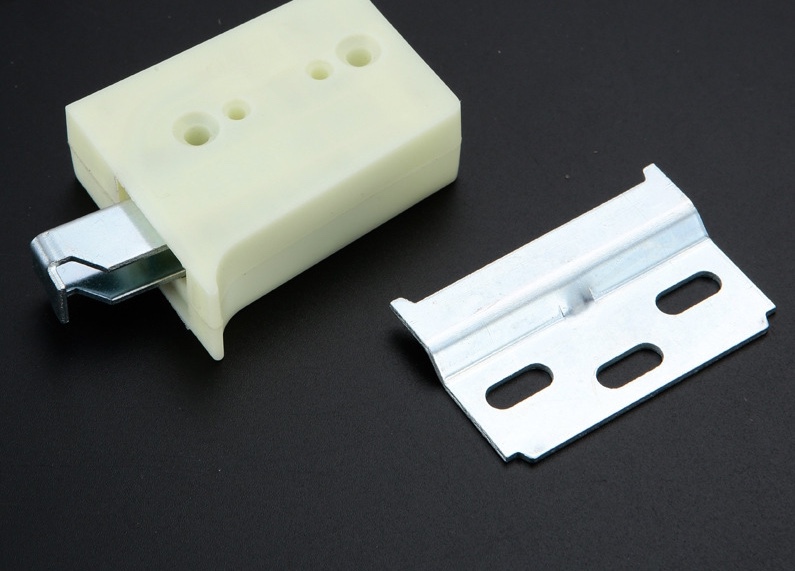 Thickened plastic cabinet hanging brackets, yellow hanging cabinet hanging brackets, hanging pieces, corner brackets, furniture hardware accessories manufacturer wholesale Item Picture