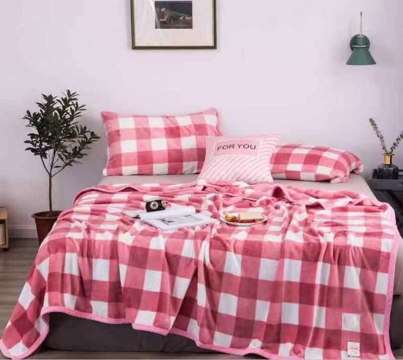 法兰绒双面绒毛毯空调毯单层粉色网格柔软舒适轻薄详情图1