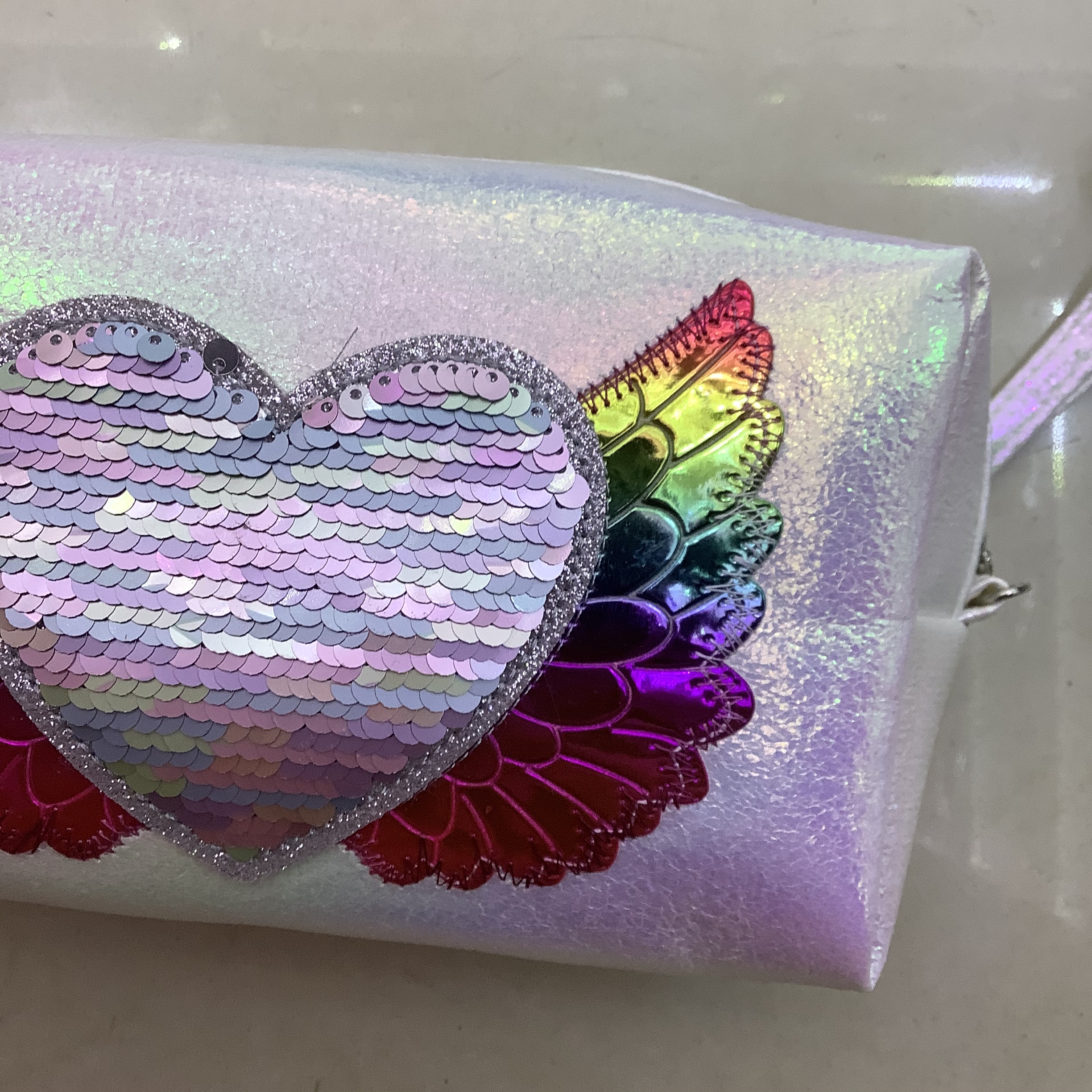 爱心翅膀翻篇八角包细节图