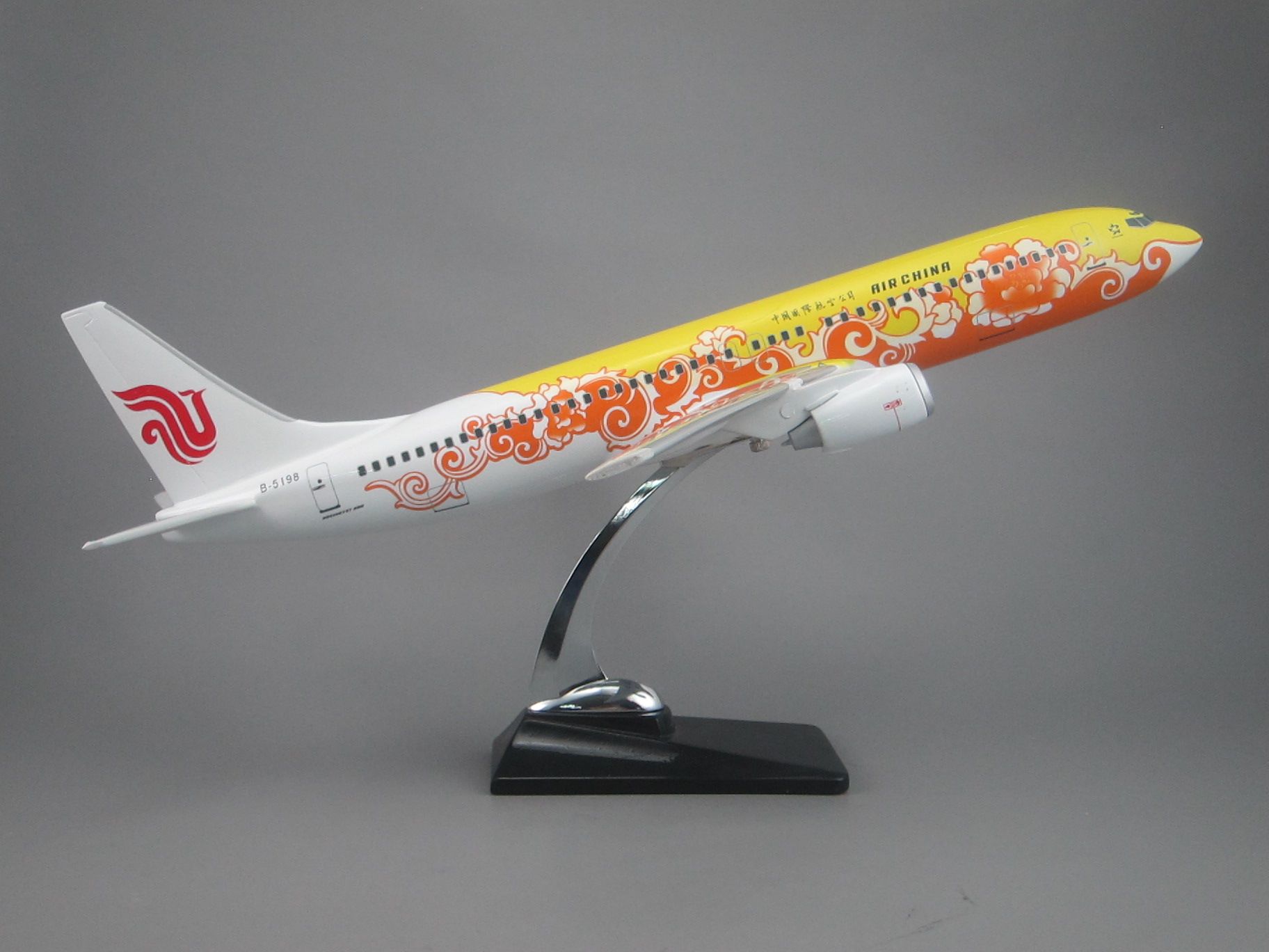 Aircraft model (47CM Air China B737 Yellow Peony painting) synthetic resin aircraft model details Picture