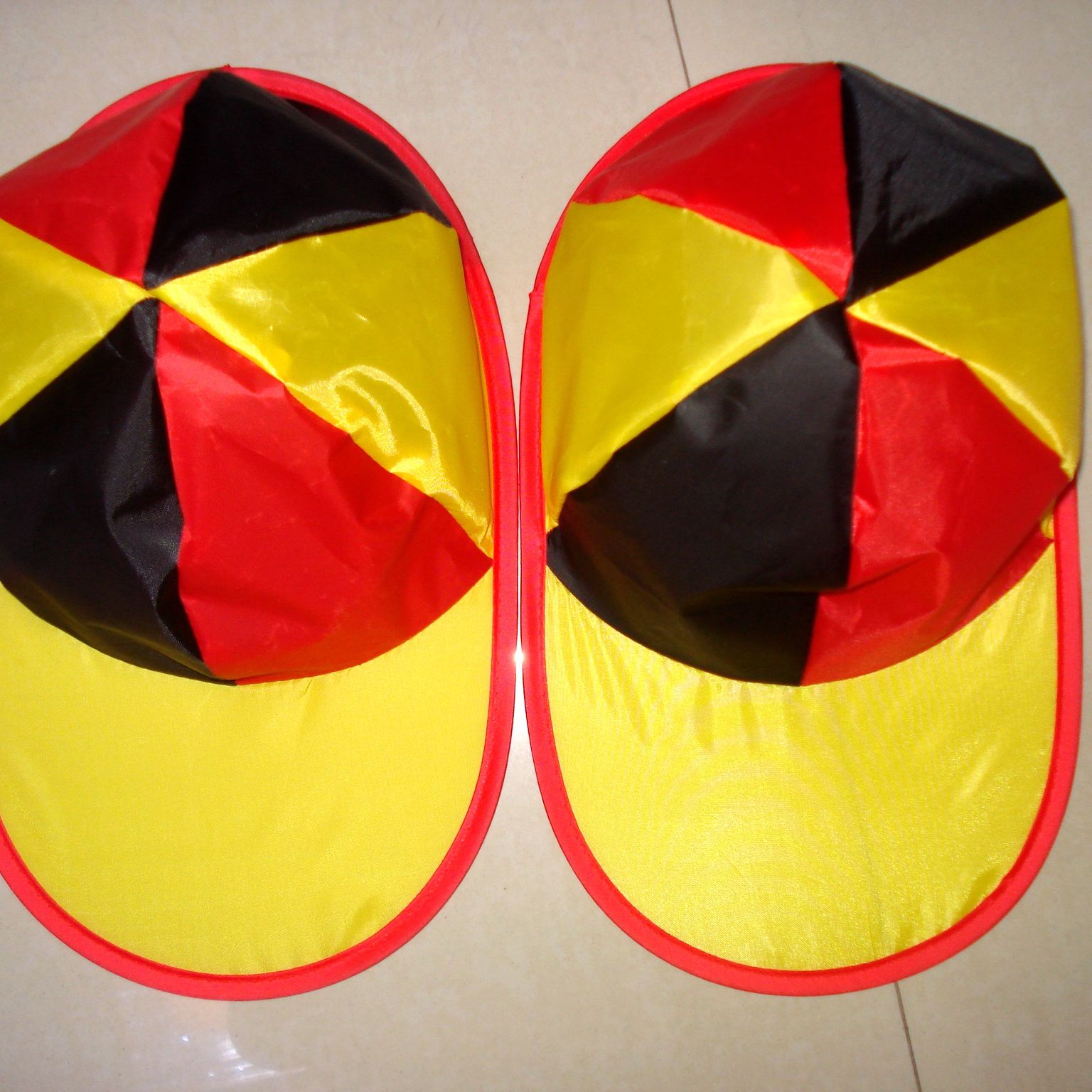 The polyester fabric foldable baseball cap can be made in the national flag color pic 1