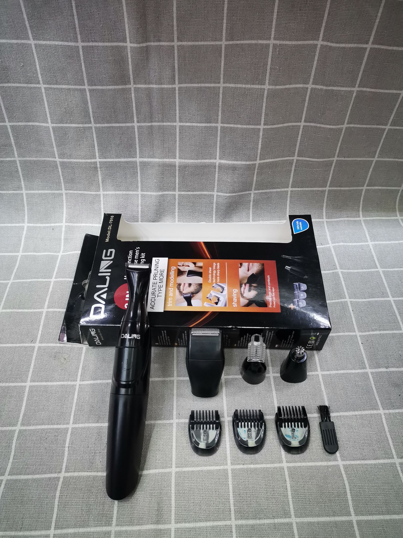 Daring electric nose hair trimmer DL-7010 Shaving nose hair trimmer multi-function sideburns knife eyebrow trimmer cross border Application Scenario