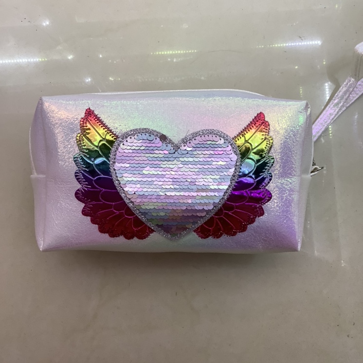 爱心翅膀翻篇八角包