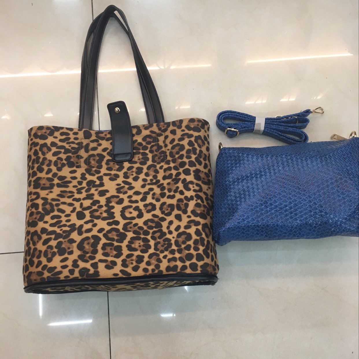 女士时尚包细节图