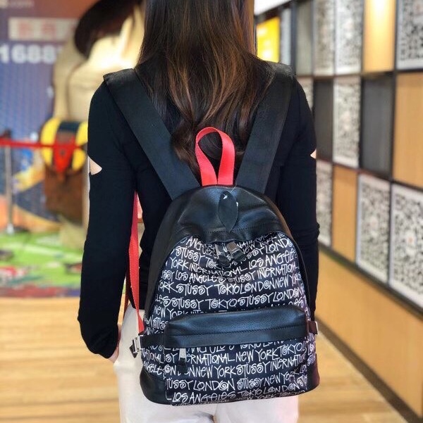 新元素字母印花图案+红知带
开春新气息👀👀
款号：20335
尺寸：高34宽29厚13