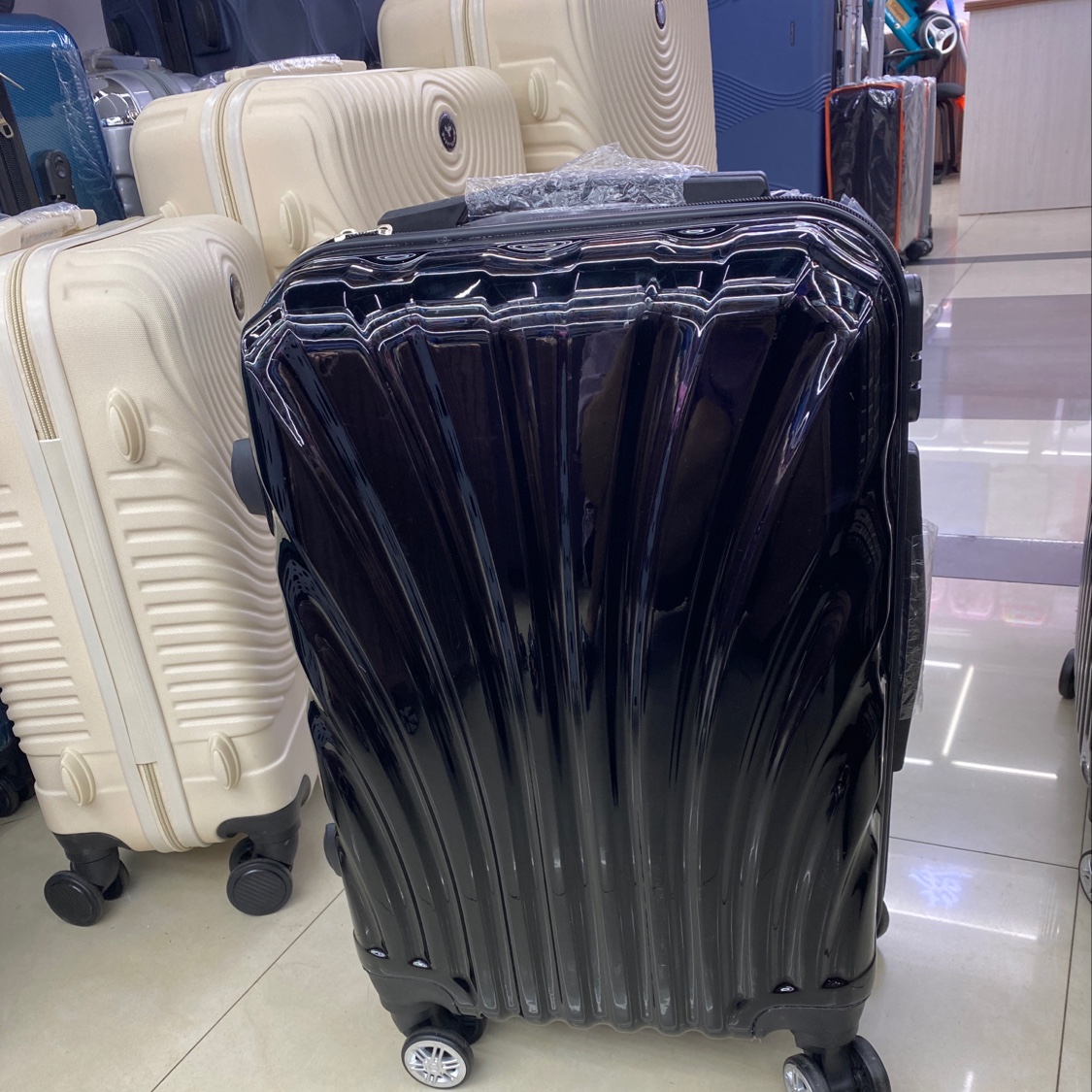 LC-002PVC黑色拉链拉杆箱炫酷时尚男士必备图