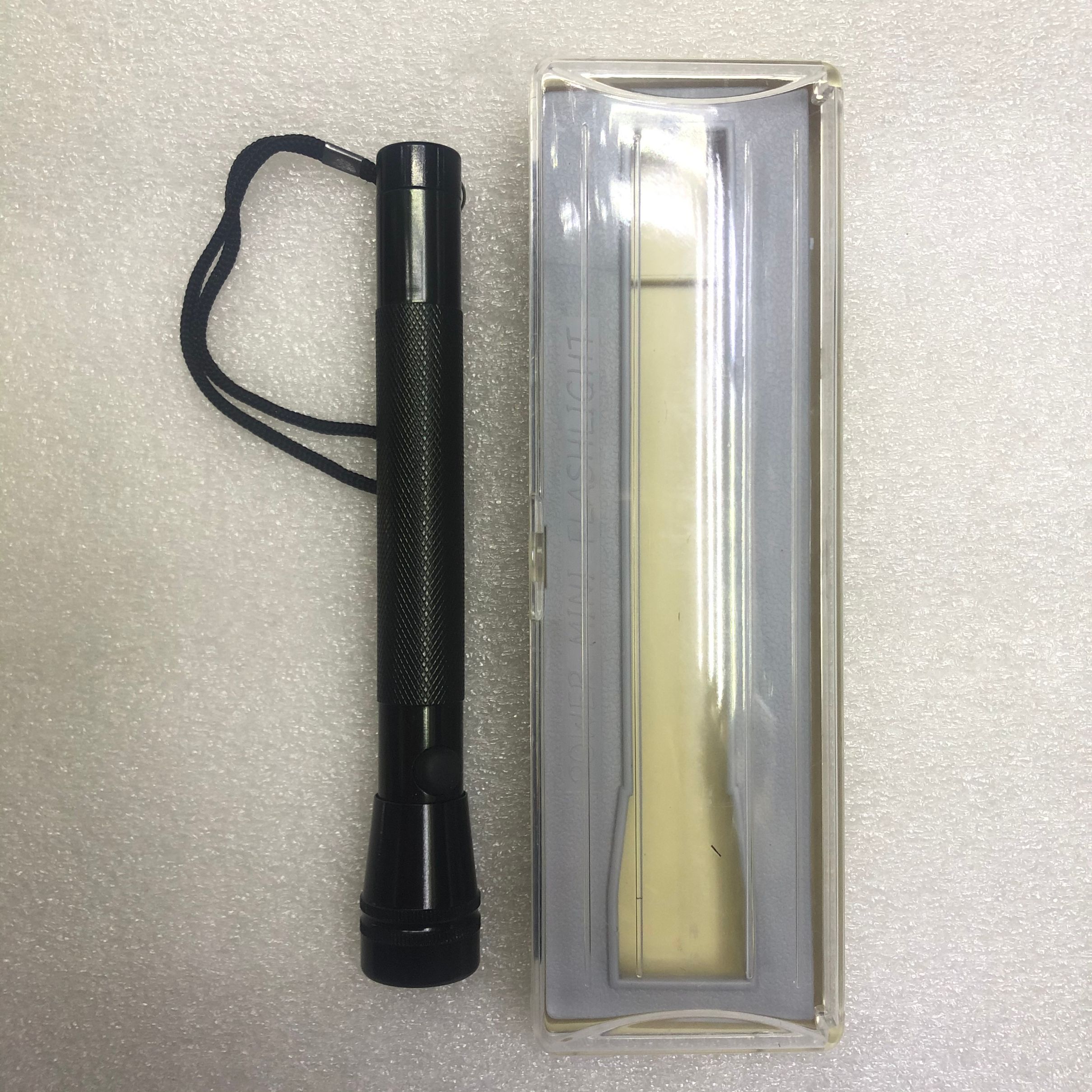 LED battery flashlight, lamp bead can be carried easily full figure